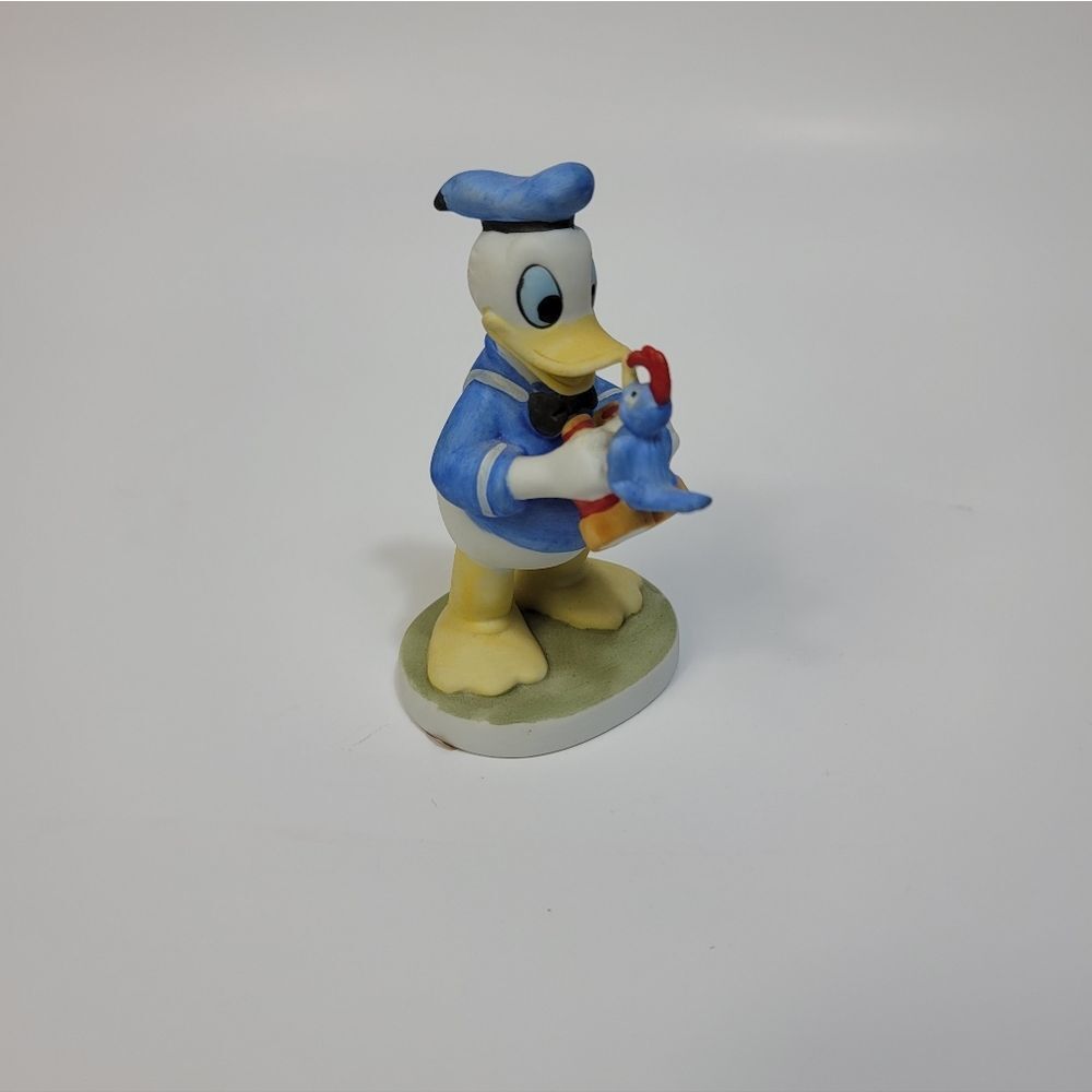 Vtg 80's Walt Disney Productions Donald Duck Figurine w/ Blue Bird